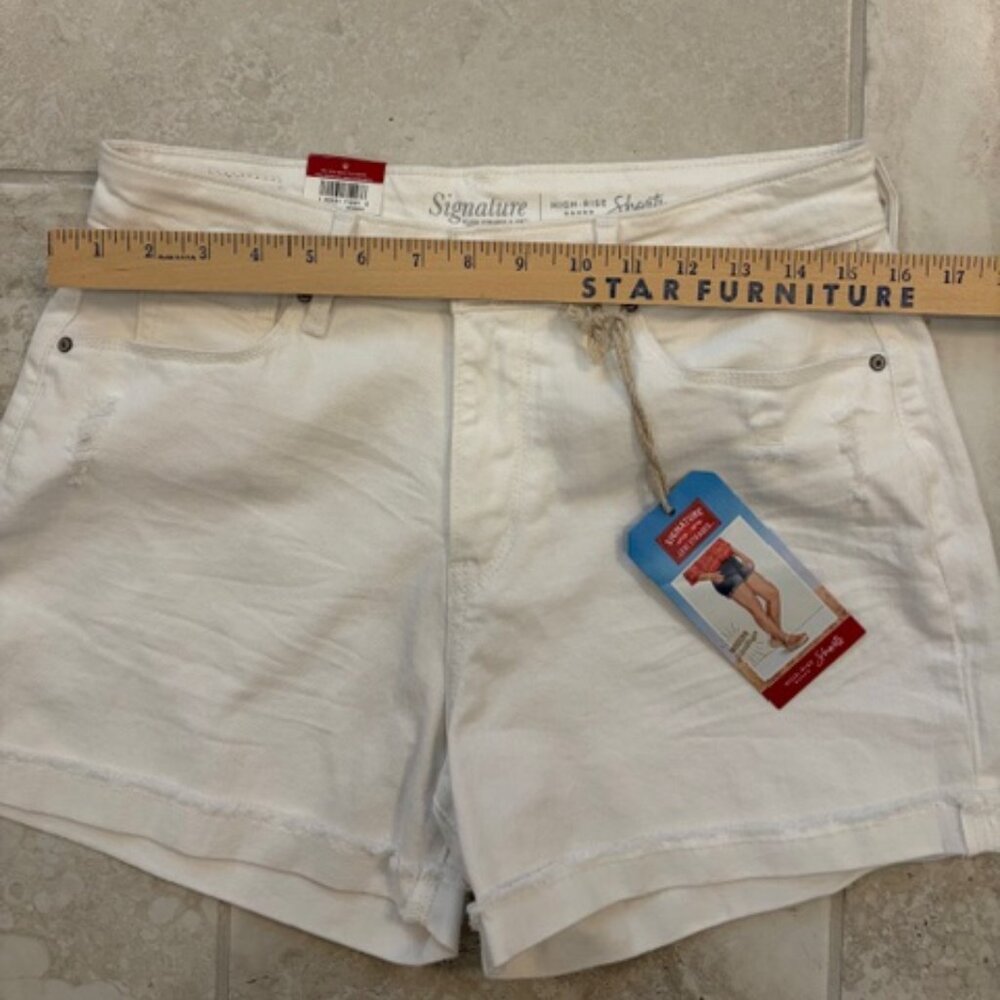 NWT Signature Levis High Rise White Denim Shorts Distressed Frayed Hem Size 8 - Picture 10 of 12